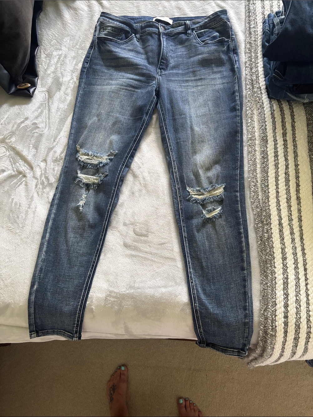 Ripped Dark Blue Skinny Jeans - Women